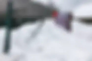 В Лухе спасли женщину, которую засыпало снегом с крыши