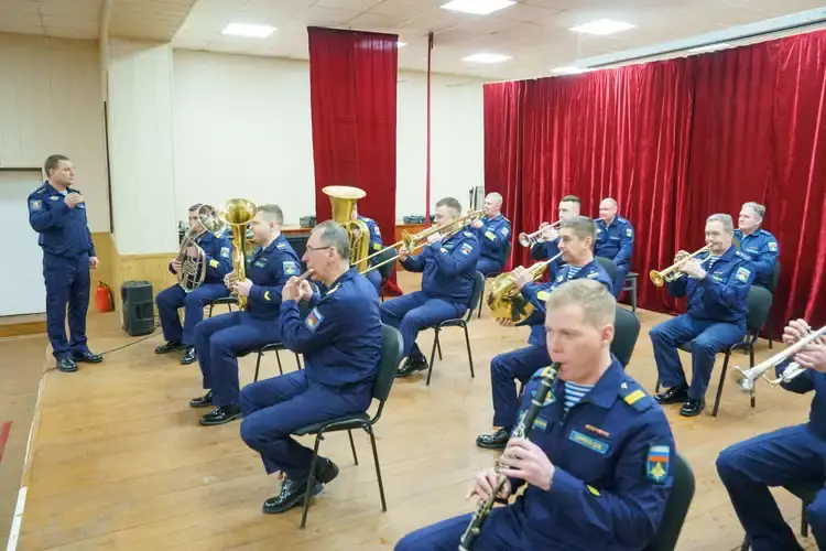 В 98-й гвардейской воздушно-десантной дивизии, которая располагается в Иванове, есть полковой  оркестр. Он был создан одновременно с основанием 217-го парашютно-десантного полка 1 октября 1948 года