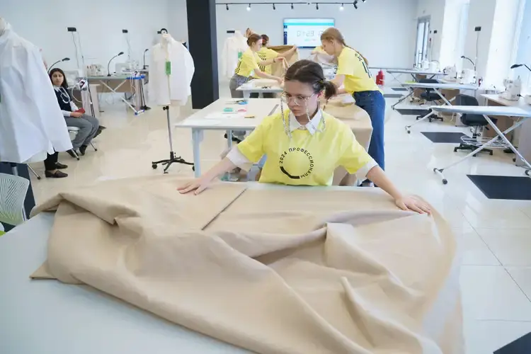 Один из этапов соревнования швейников  - изготовление швейного изделия туники, которую участникам будет разрешено забрать