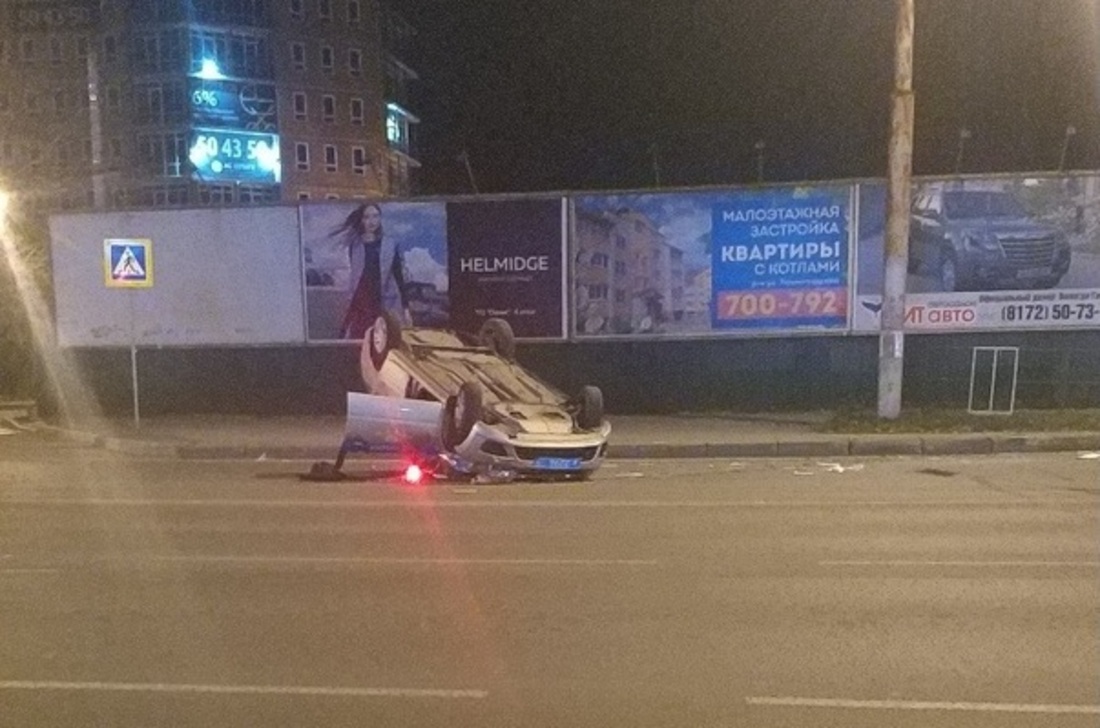 В Вологде полицейская машина перевернулась в ходе погони за нарушителями