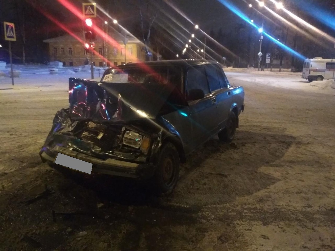 Лихач на ВАЗе въехал в карету «скорой»: 2 человека получили травмы