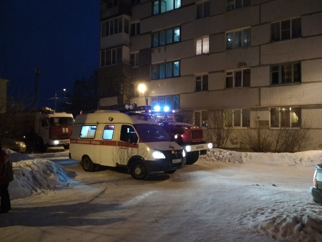 В Вологде загорелась квартира в пятиэтажке: есть пострадавший