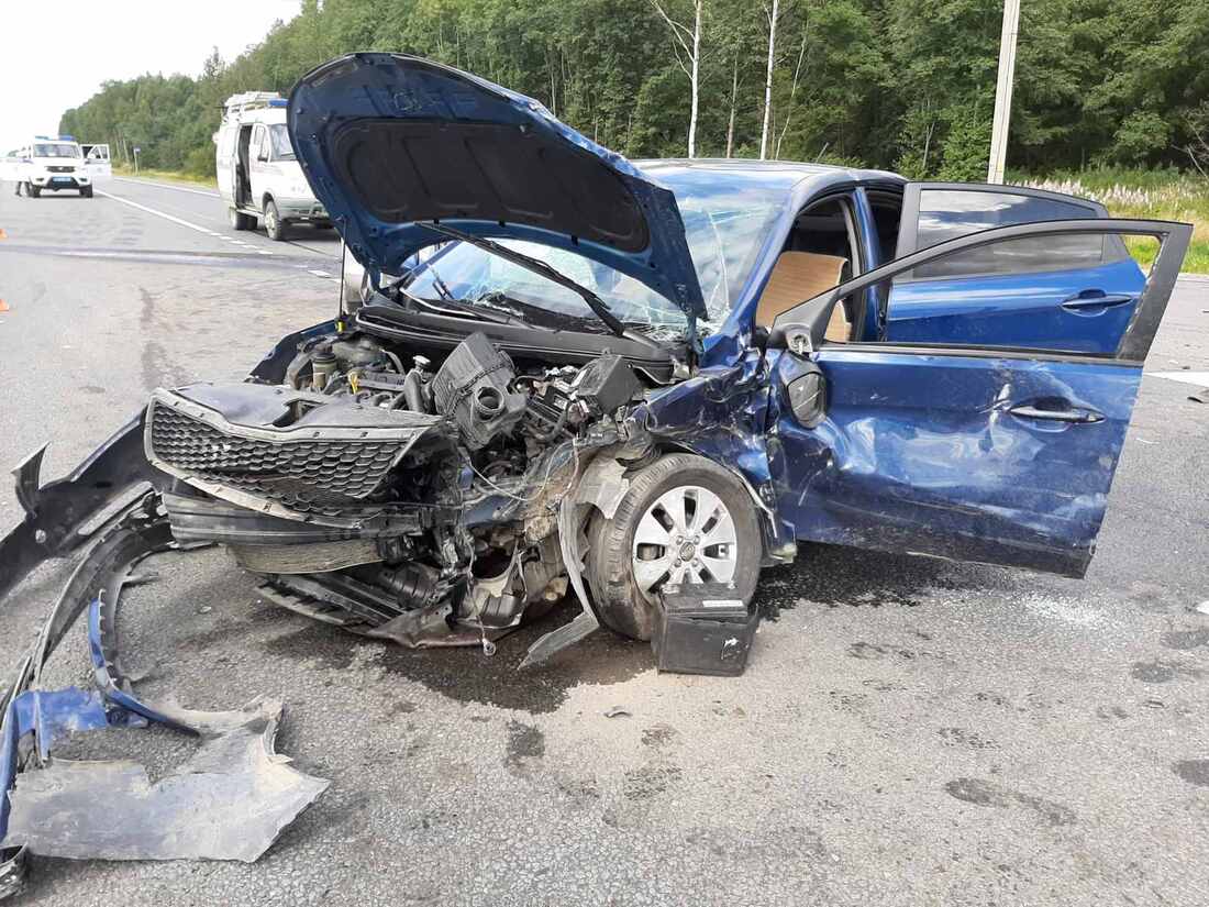 4 человека пострадали в аварии на трассе Вологда - Новая Ладога