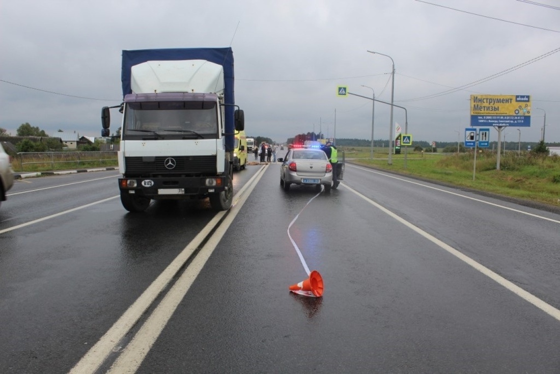 В Вологодском районе грузовик насмерть сбил пенсионерку