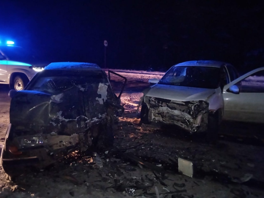 Два отечественных автомобиля столкнулись в Великоустюгском районе