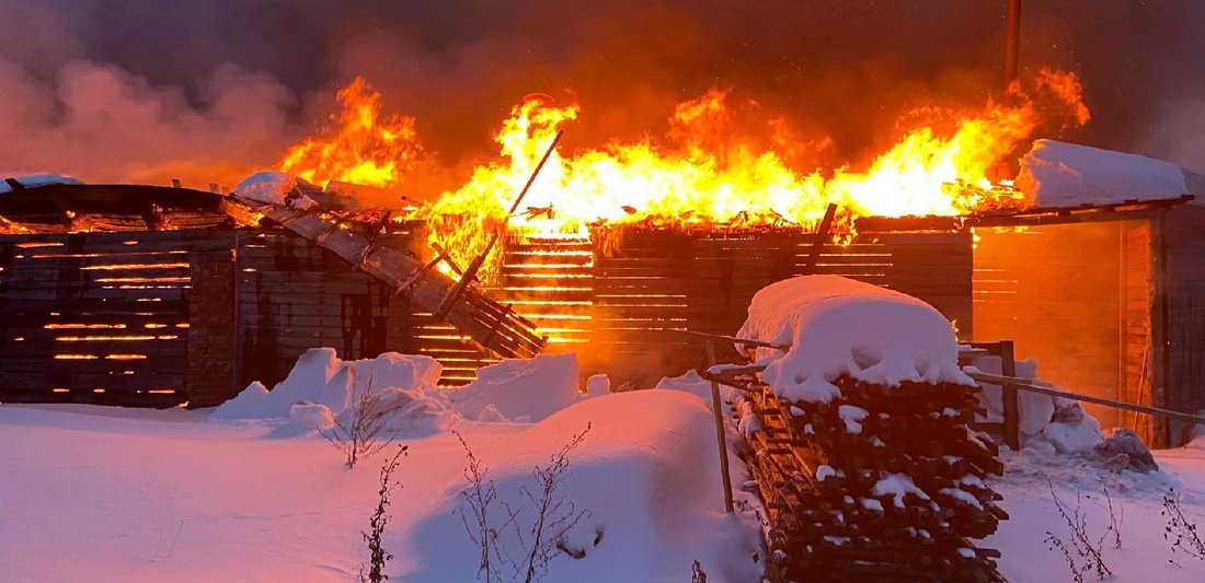 Крупный пожар полностью уничтожил пилораму в Великоустюгском районе