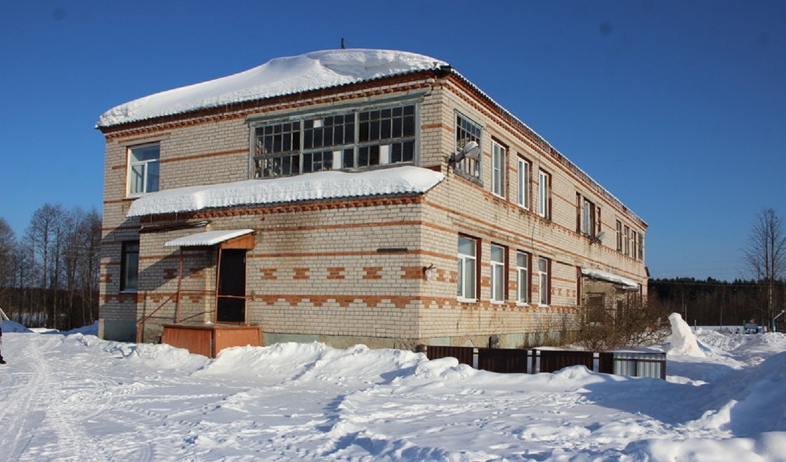 Спустя рукава: в Усть-Кубинском районе недобросовестно организовали ремонт в сельском ДК