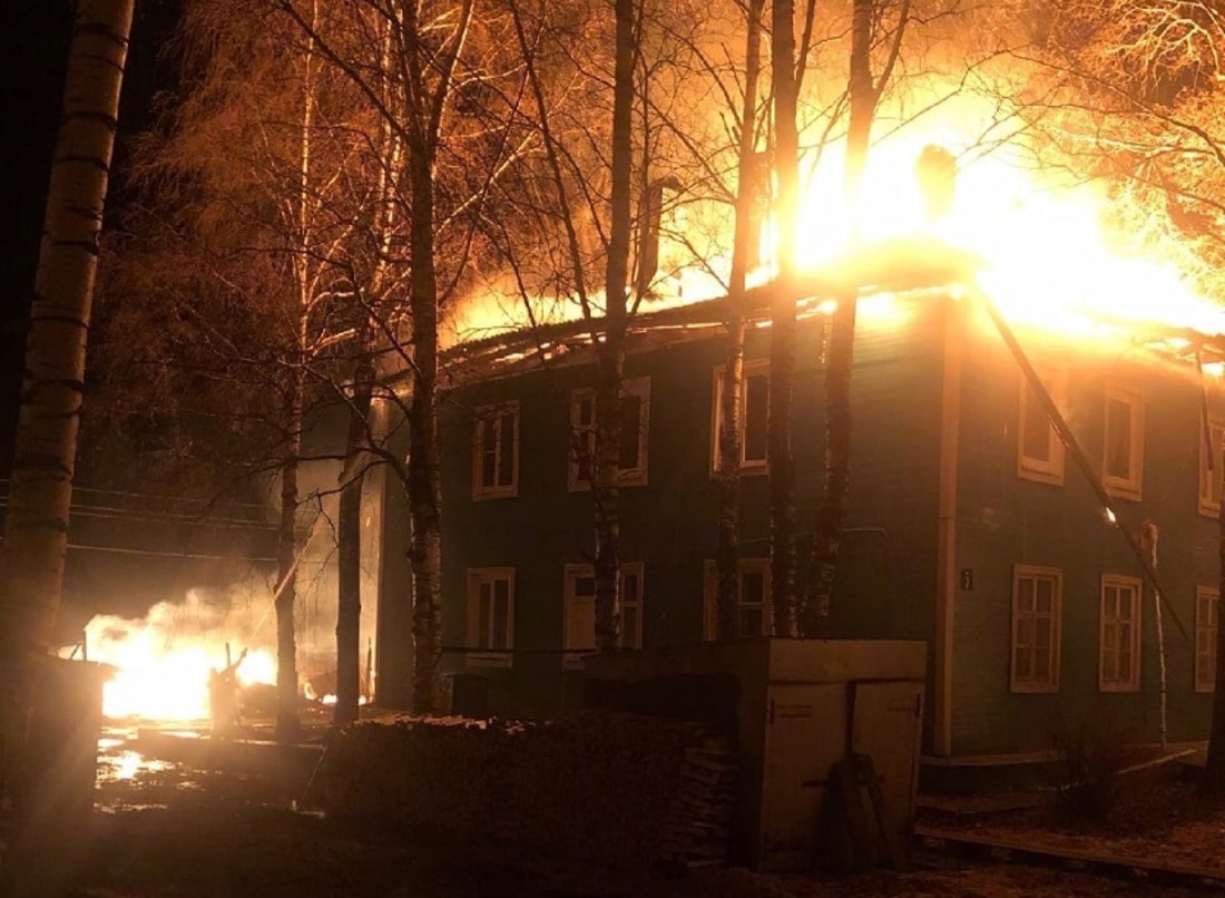 Несколько человек остались без жилья из-за крупного пожара под Великим Устюгом