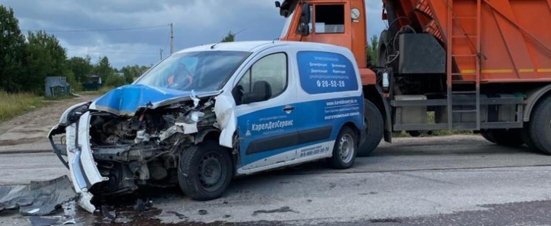 Массовое ДТП с участием машины «скорой помощи» произошло в Грязовецком районе