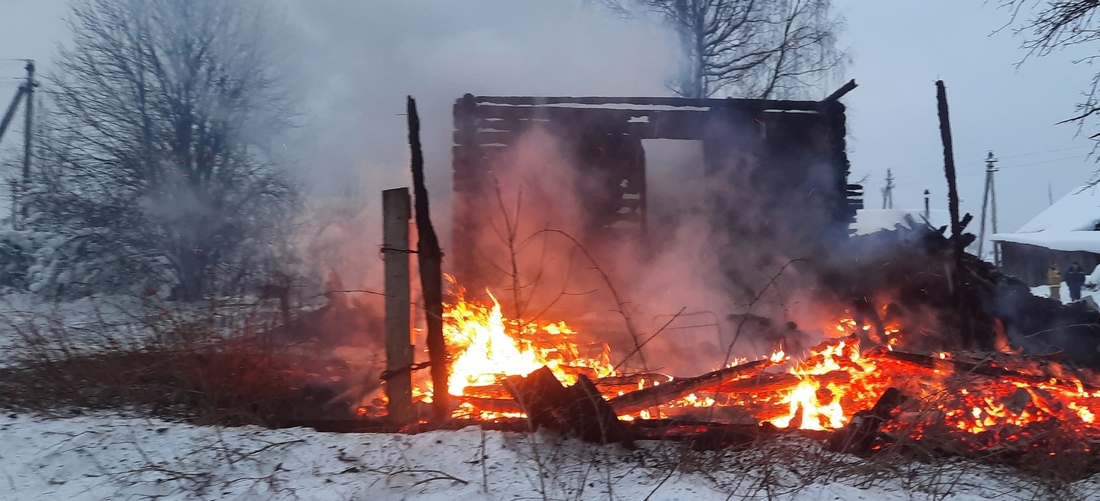 Пожилой мужчина погиб в крупном пожаре под Белозерском