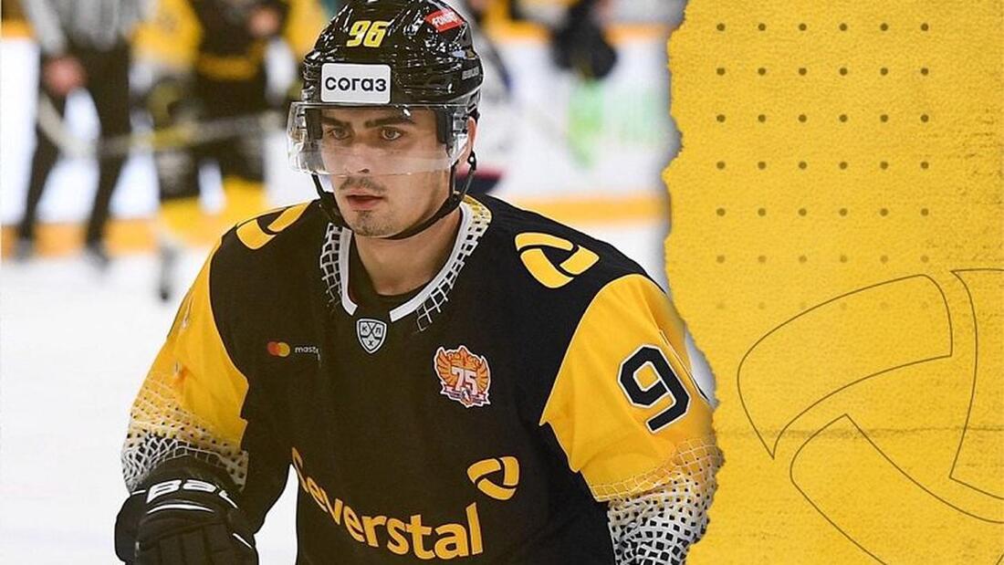 Нападающий Кирилл Пилипенко продлил контракт с хоккейной «Северсталью»