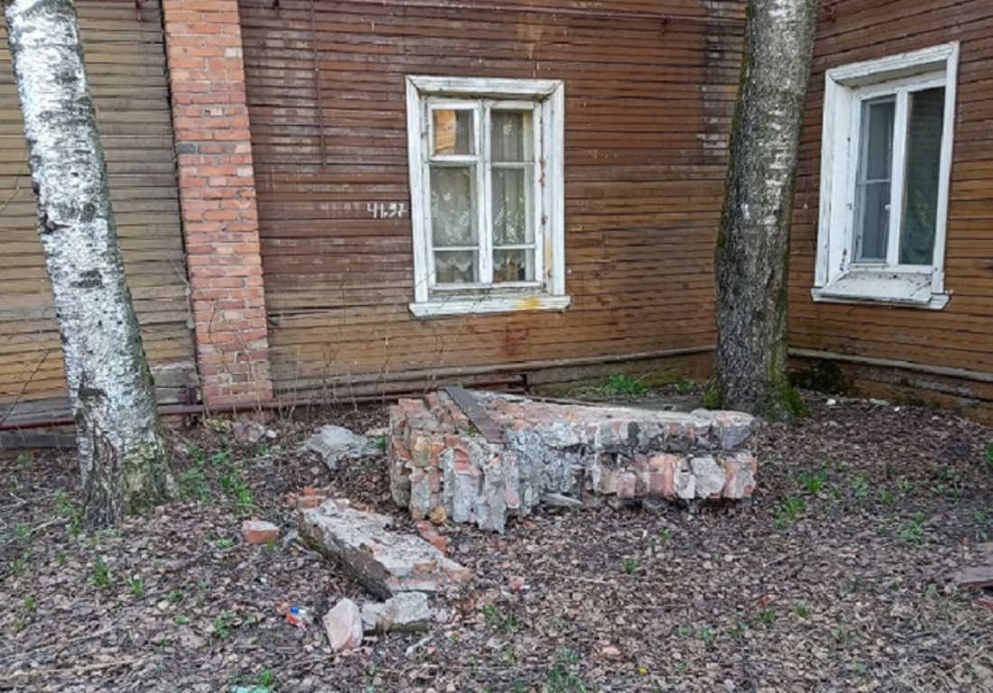 Часть жилого дома обвалилась в Соколе
