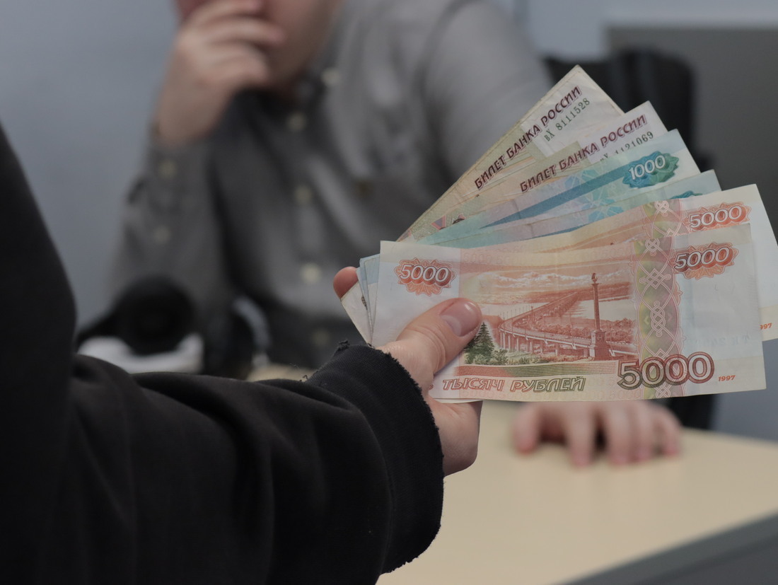 На 800 тысяч рублей оштрафовали двух мужчин за подкуп в Череповце