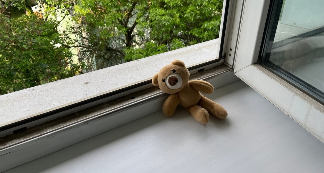 Двухлетний ребёнок выпал из окна пятого этажа в Череповце