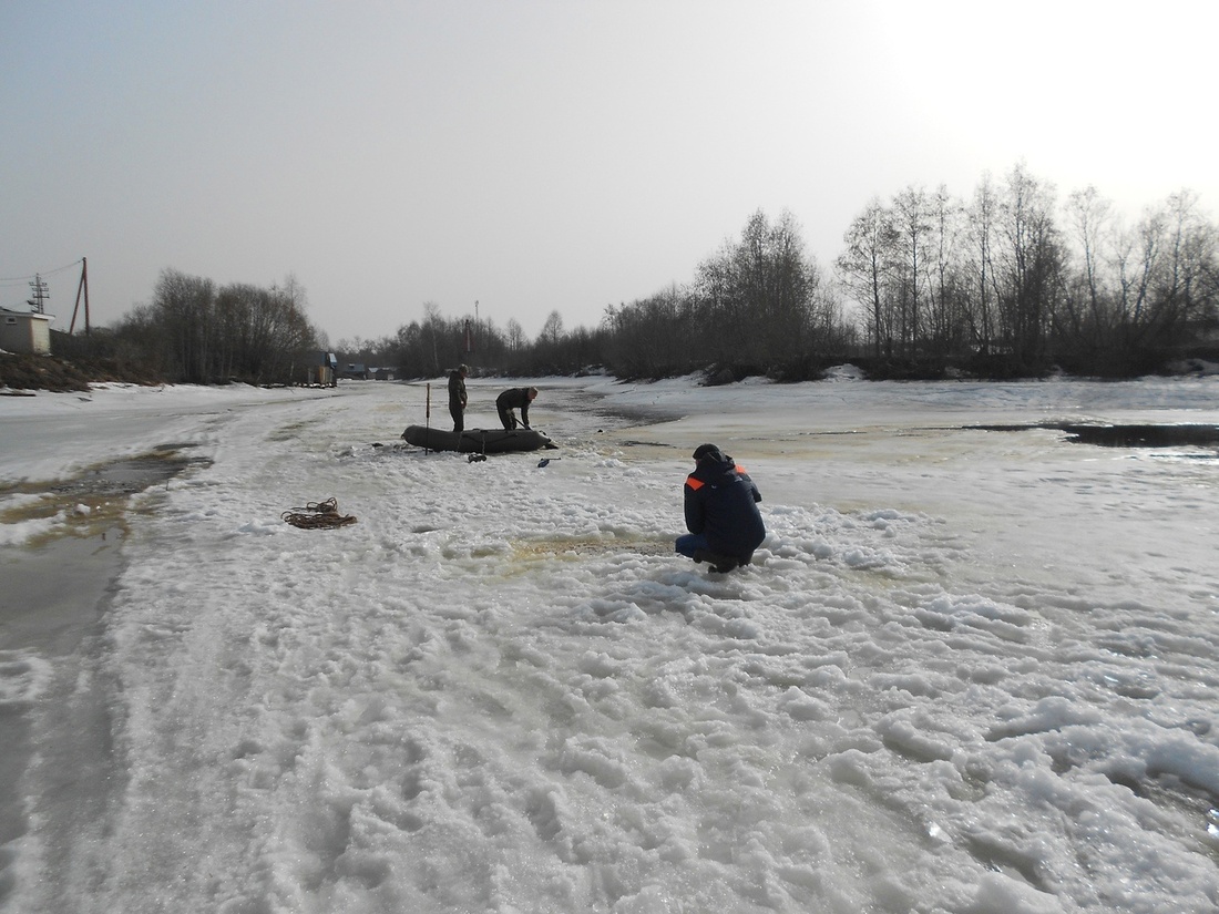 Рыбачившая на льду женщина пропала в Белозерске