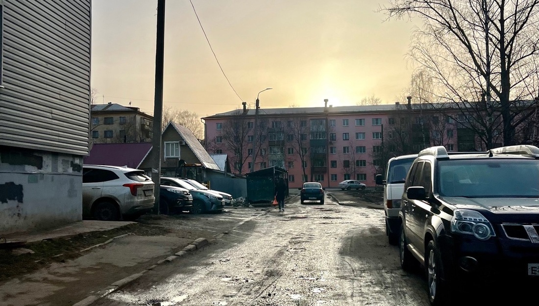 Городские власти просят вологжан убрать автомобили с улицы Фрязиновской