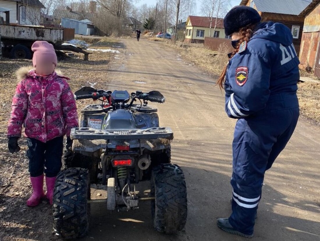 8-летнего ребёнка за рулём квадроцикла остановили полицейские в Вытегре