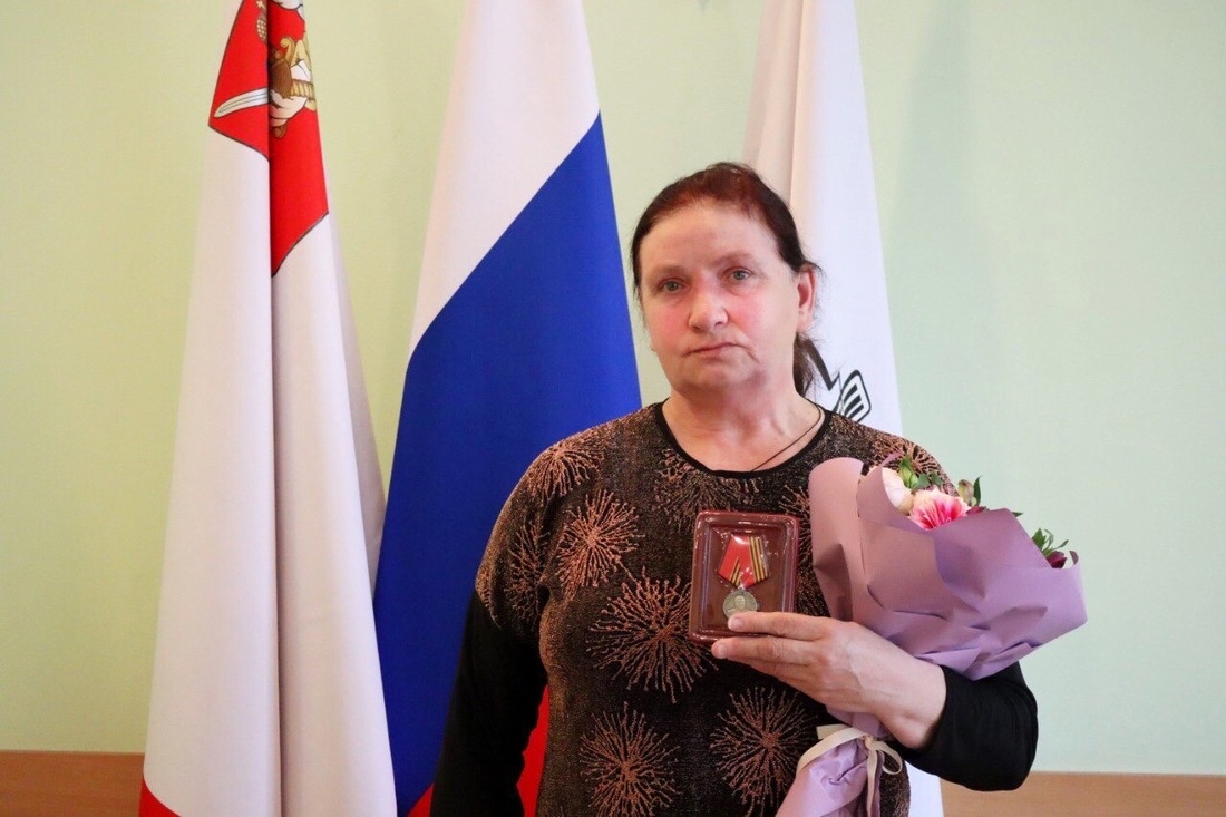 Матери погибшего в СВО жителя Вохтоги передали медаль Жукова