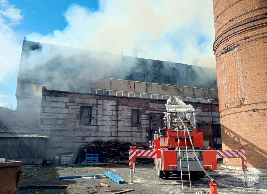 Крупный пожар на фабрике по производству пеллетов произошёл в Череповце